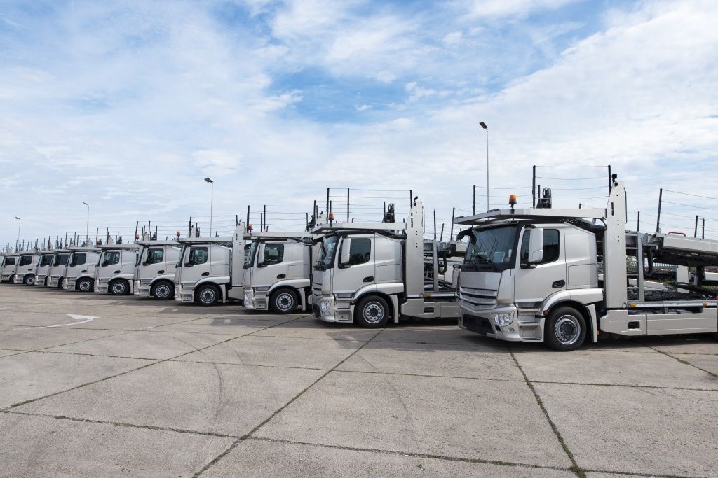 group-of-trucks-parked-in-line-at-truck-stop (1).jpg